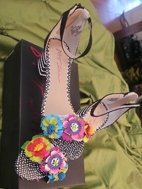 Betsey Johnson Lore  Black & White Floral Appliqué Ankle-Strap Sandals